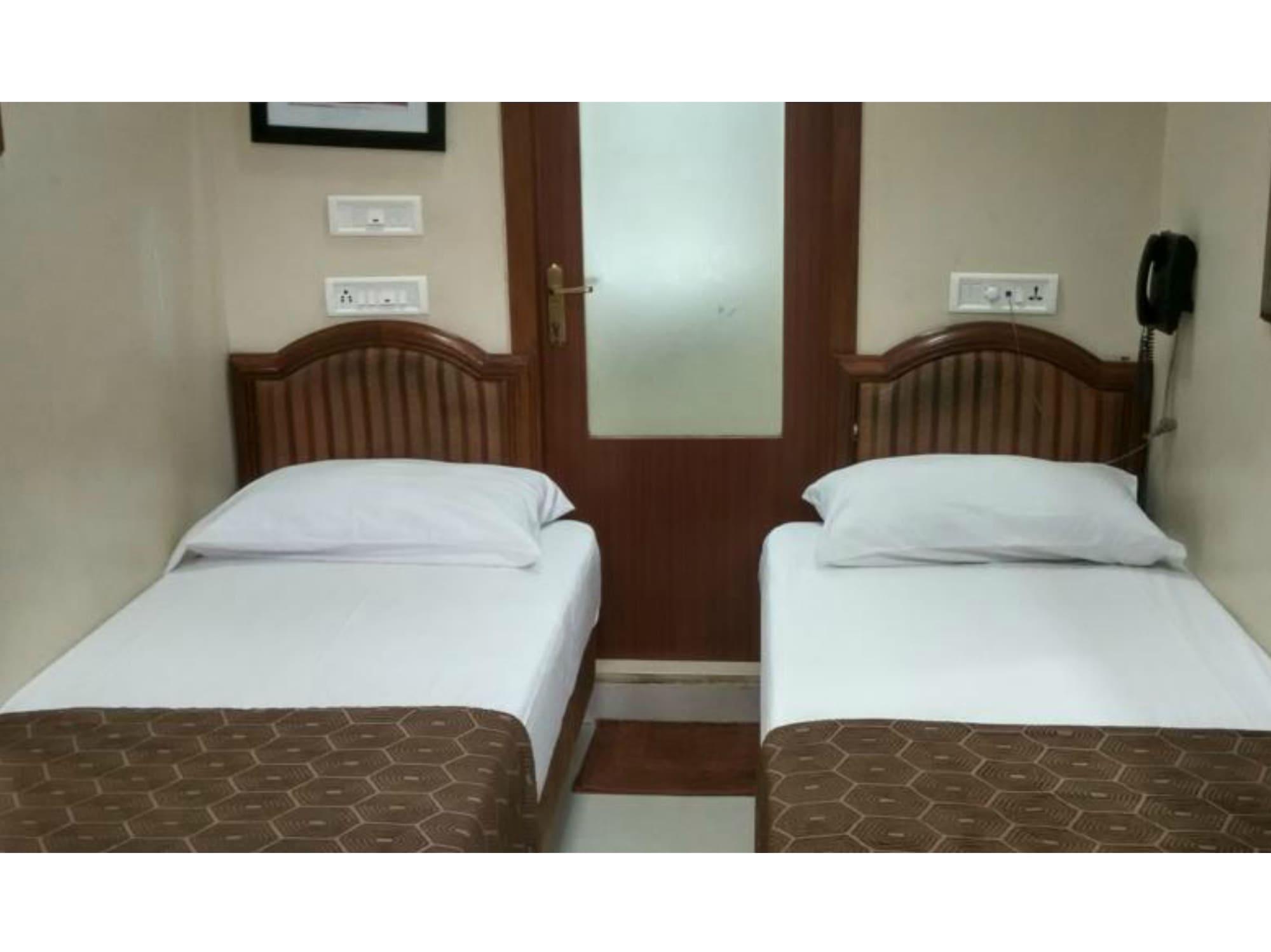 Elphinstone Hotel มุมไบ ภายนอก รูปภาพ