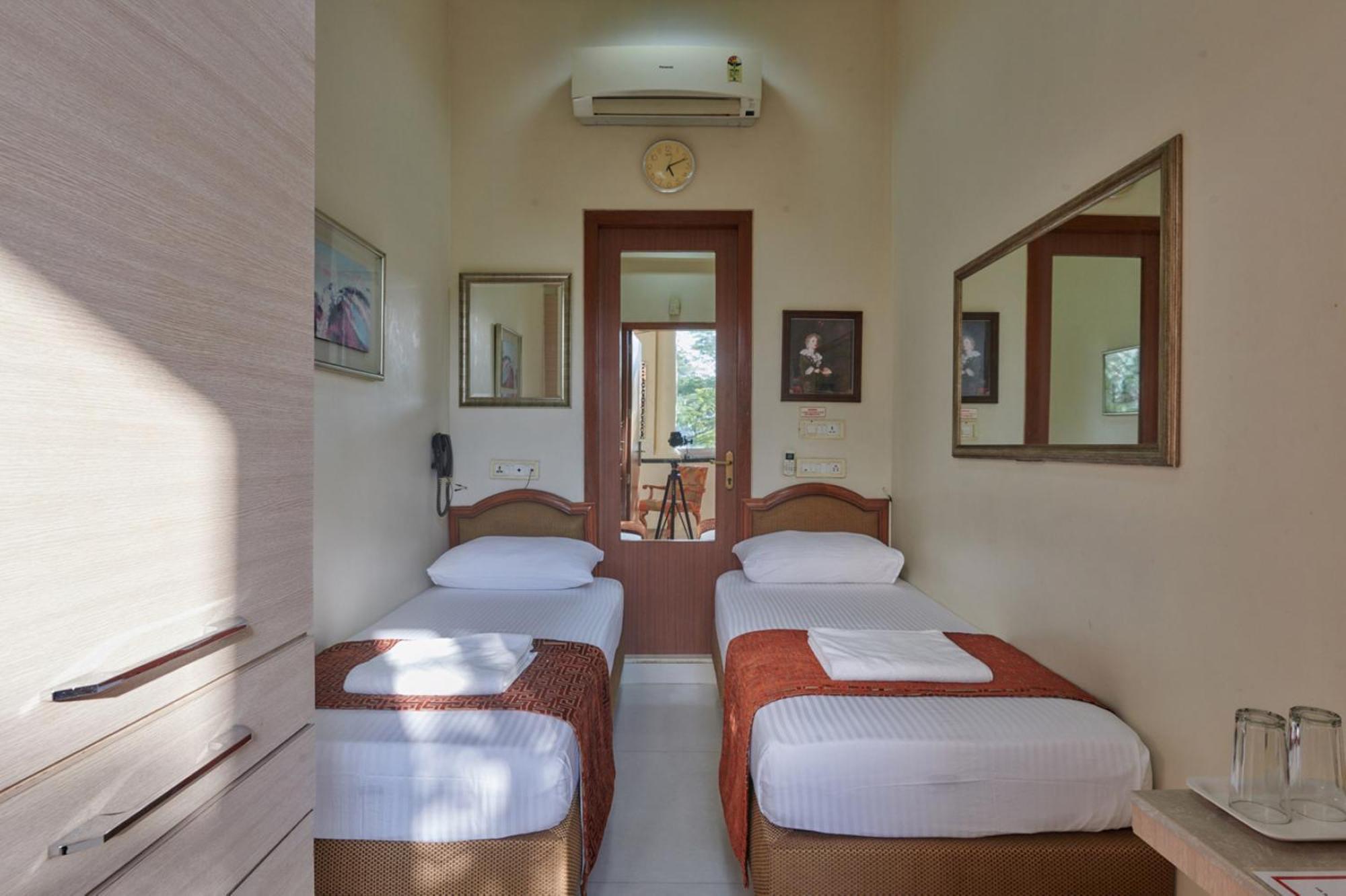 Elphinstone Hotel มุมไบ ภายนอก รูปภาพ
