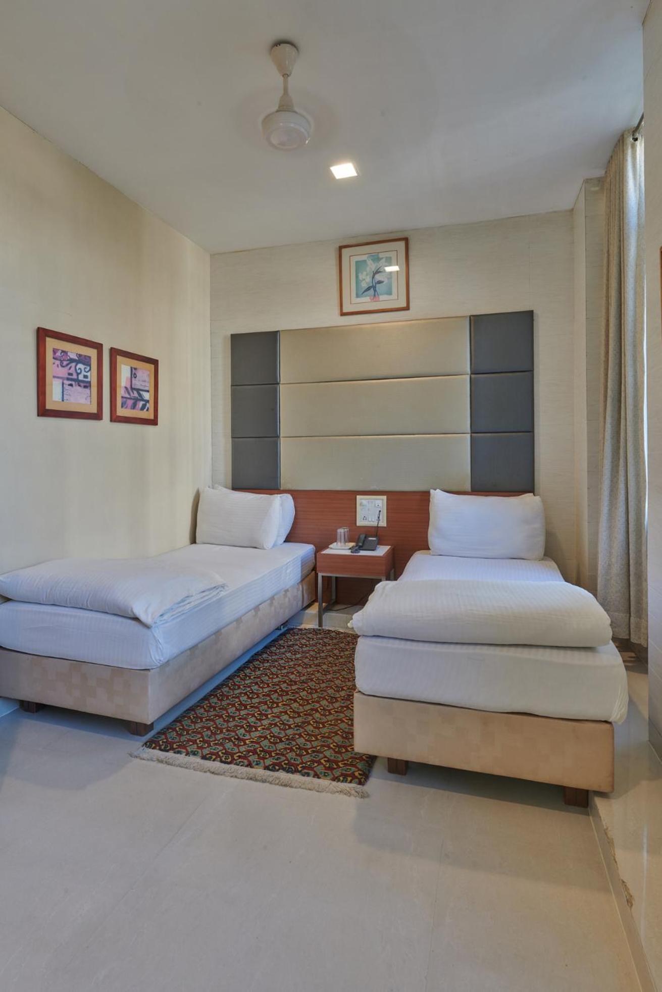 Elphinstone Hotel มุมไบ ภายนอก รูปภาพ