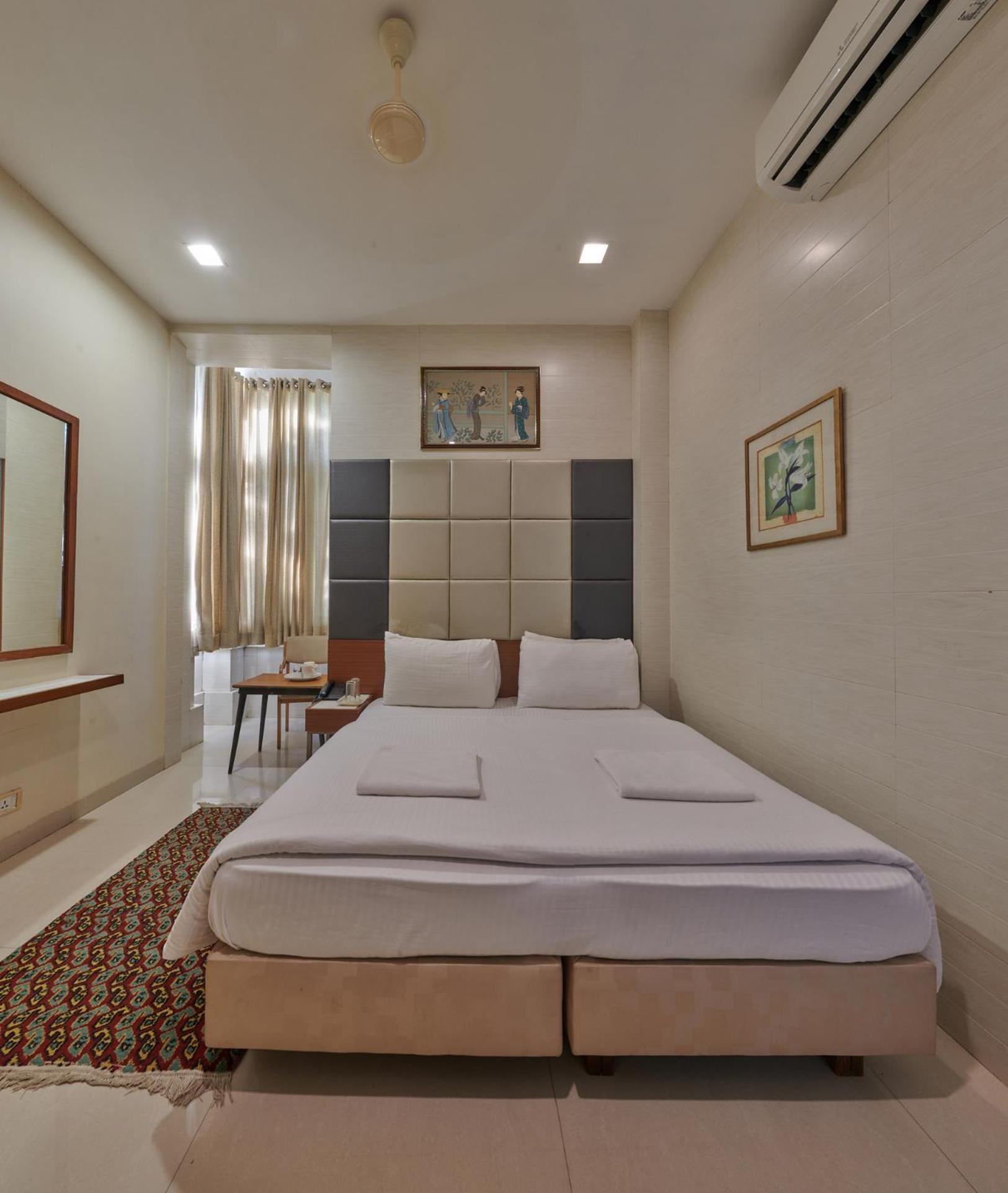 Elphinstone Hotel มุมไบ ภายนอก รูปภาพ
