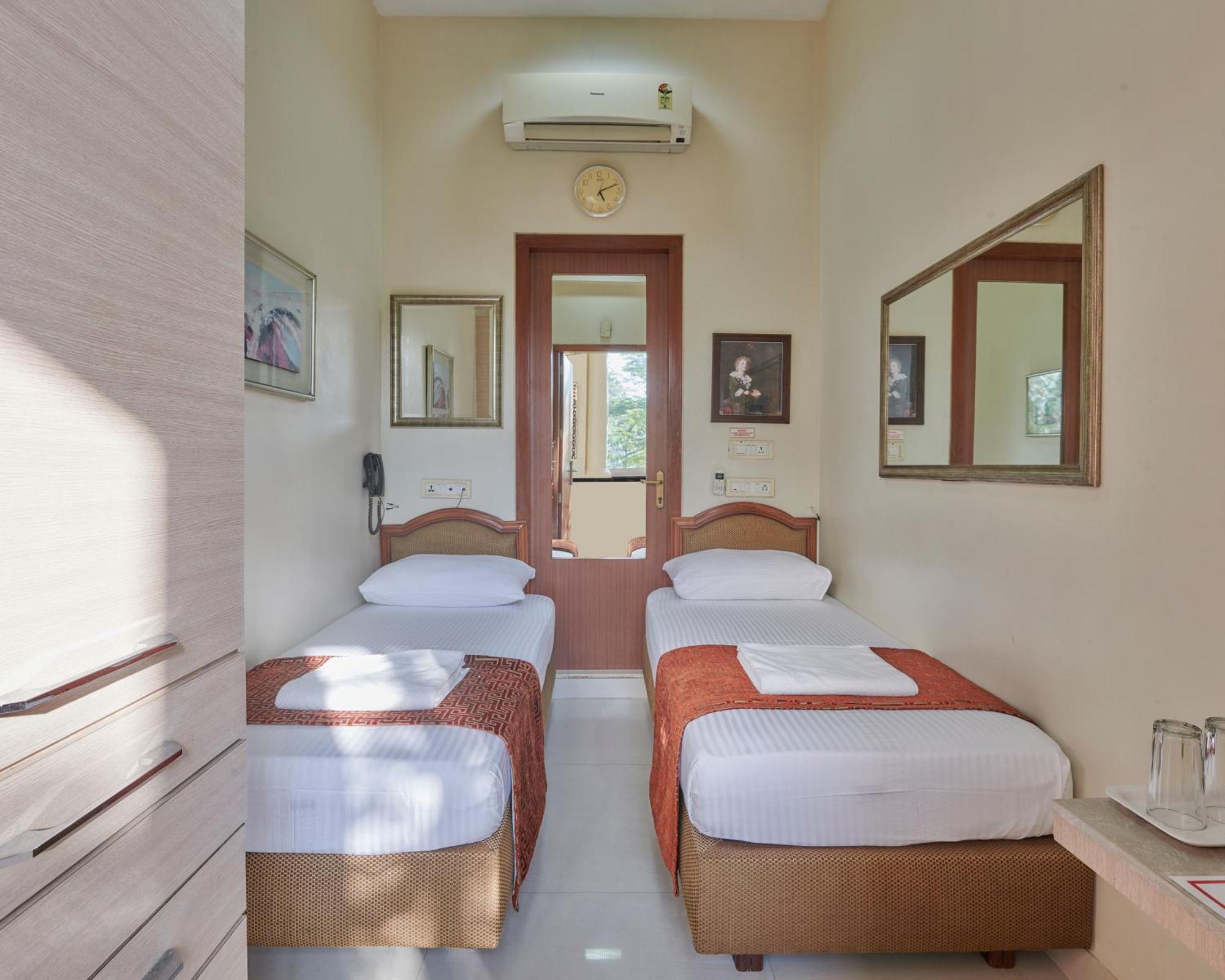 Elphinstone Hotel มุมไบ ภายนอก รูปภาพ
